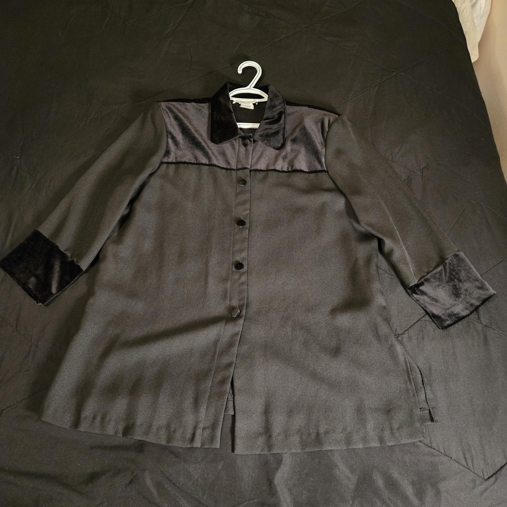 VTG Graver Studio Shirt Womens Large Black Velvet Trim Button Front Mid‎ Length